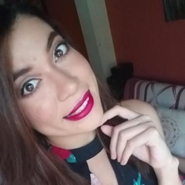 Nicole Egüez make up