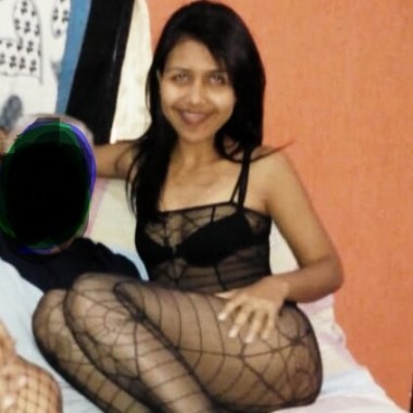 Sexy y ardiente morena