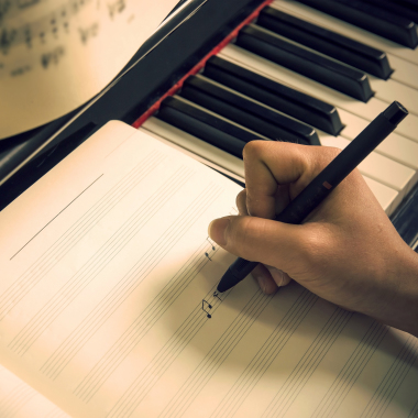 Clases piano con Tomas.