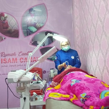 Klinik Kecantikan Isam Cahaya BTP-Makassar