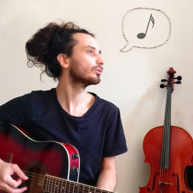 Professeur de chant, guitare et musique électronique