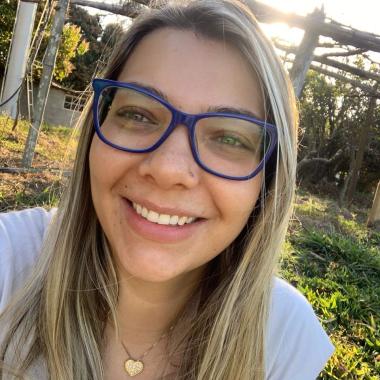 Profissional: Milena Correia Martins