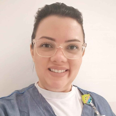 Cuidadora Karen Simões
