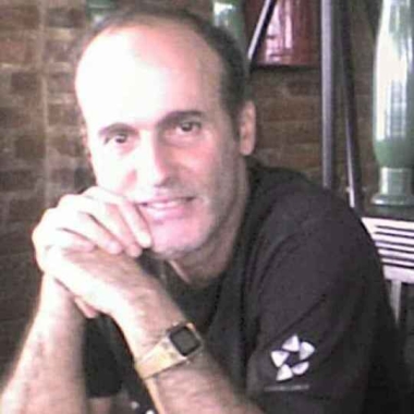 Tradutor-Revisor-Professor-Intérprete Bilíngue (IN, ES e PT).