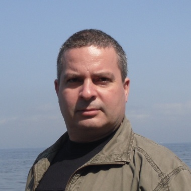 Инструктор дает дополнительные уроки вождения