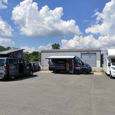 AUTO AND CO