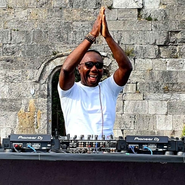 Amstrong DJ